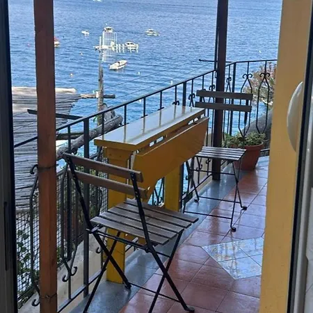 Guest house Casa Reginella - Borgo Marinaro 3*