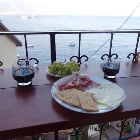 Casa Reginella - Borgo Marinaro 3*